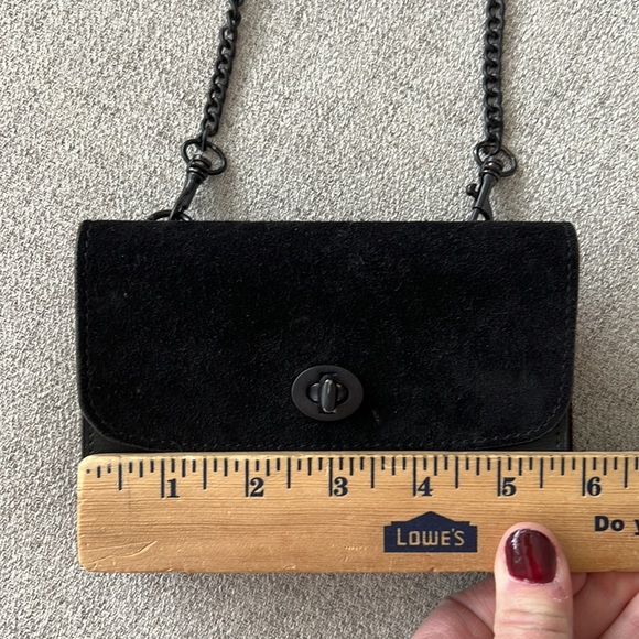 KIKO LEATHER TWO-TONE CROSSBODY | BLACK small wallet bag chain strap - Picture 11 of 16